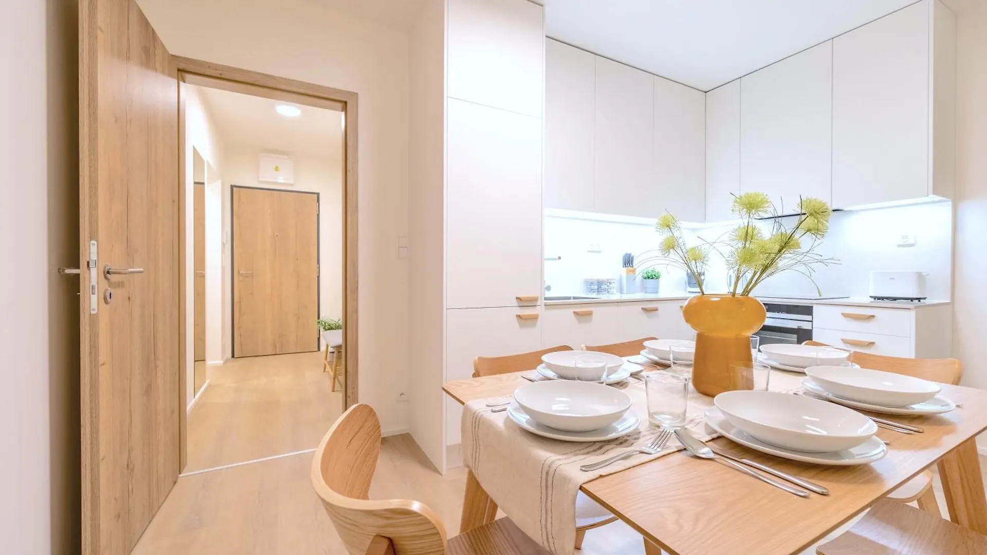 Bright 2Br - 5Th Floor, Balcony, Free Parking By Gravity Prague Διαμέρισμα