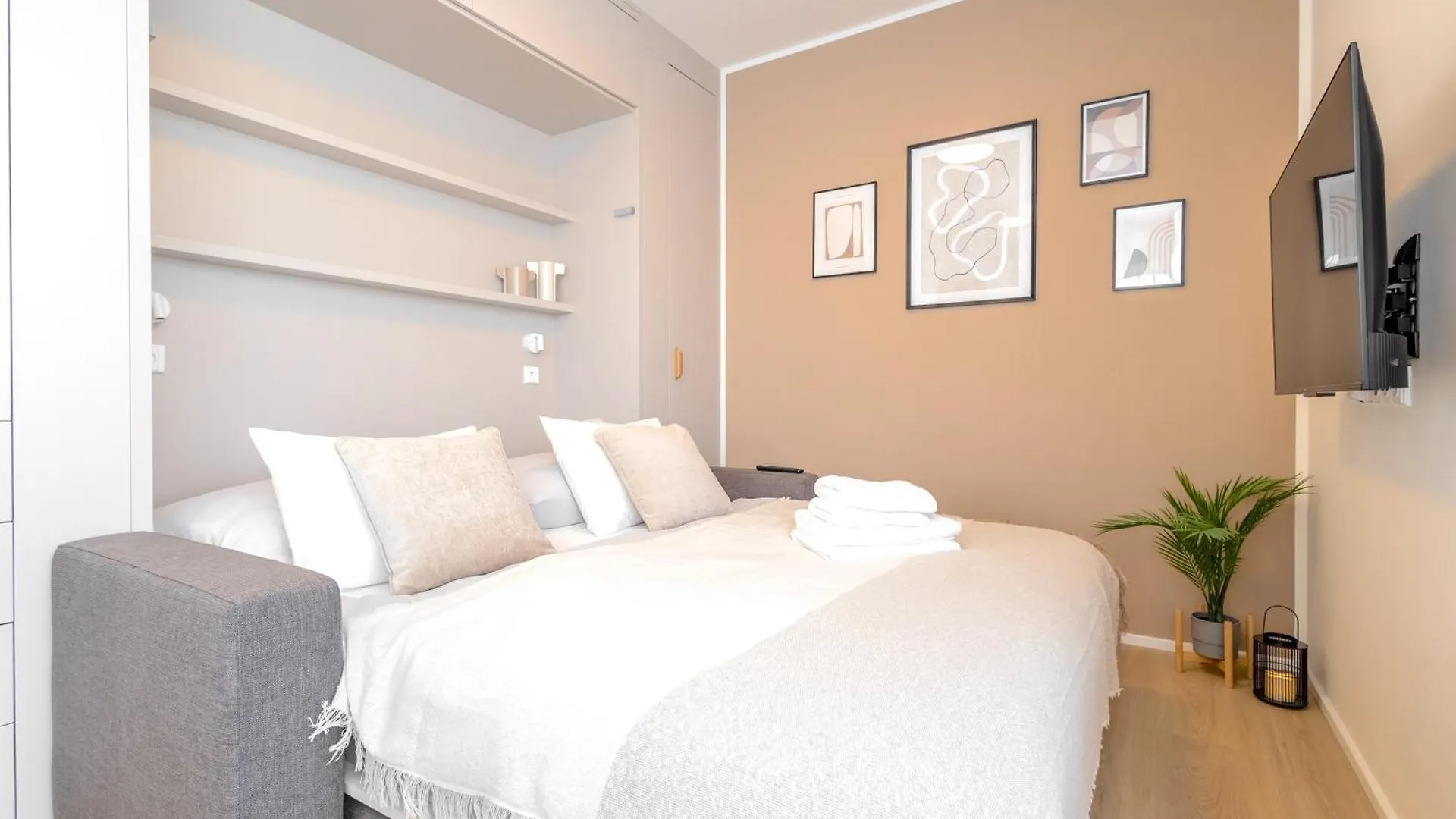 Bright 2Br - 5Th Floor, Balcony, Free Parking By Gravity Prague Διαμέρισμα