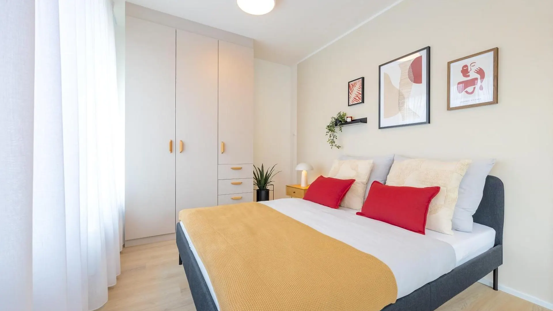 Bright 2Br - 5Th Floor, Balcony, Free Parking By Gravity Prague Διαμέρισμα