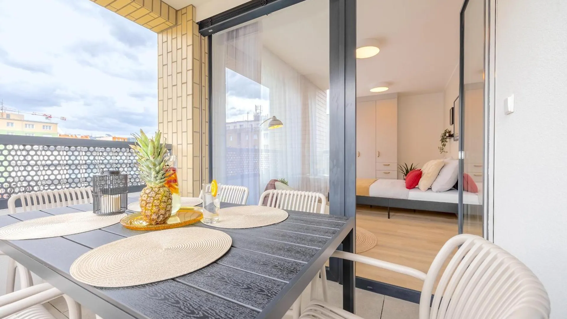 Bright 2Br - 5Th Floor, Balcony, Free Parking By Gravity Prague Διαμέρισμα