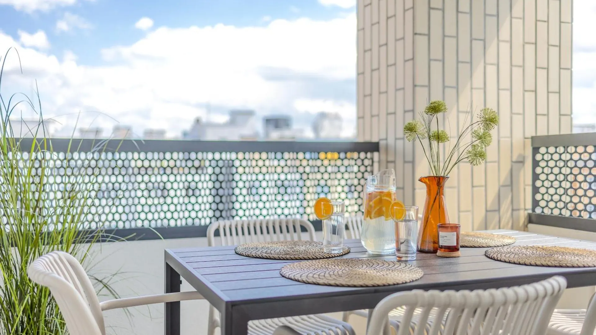 Bright 2Br - 5Th Floor, Balcony, Free Parking By Gravity Prague Διαμέρισμα 0*,
