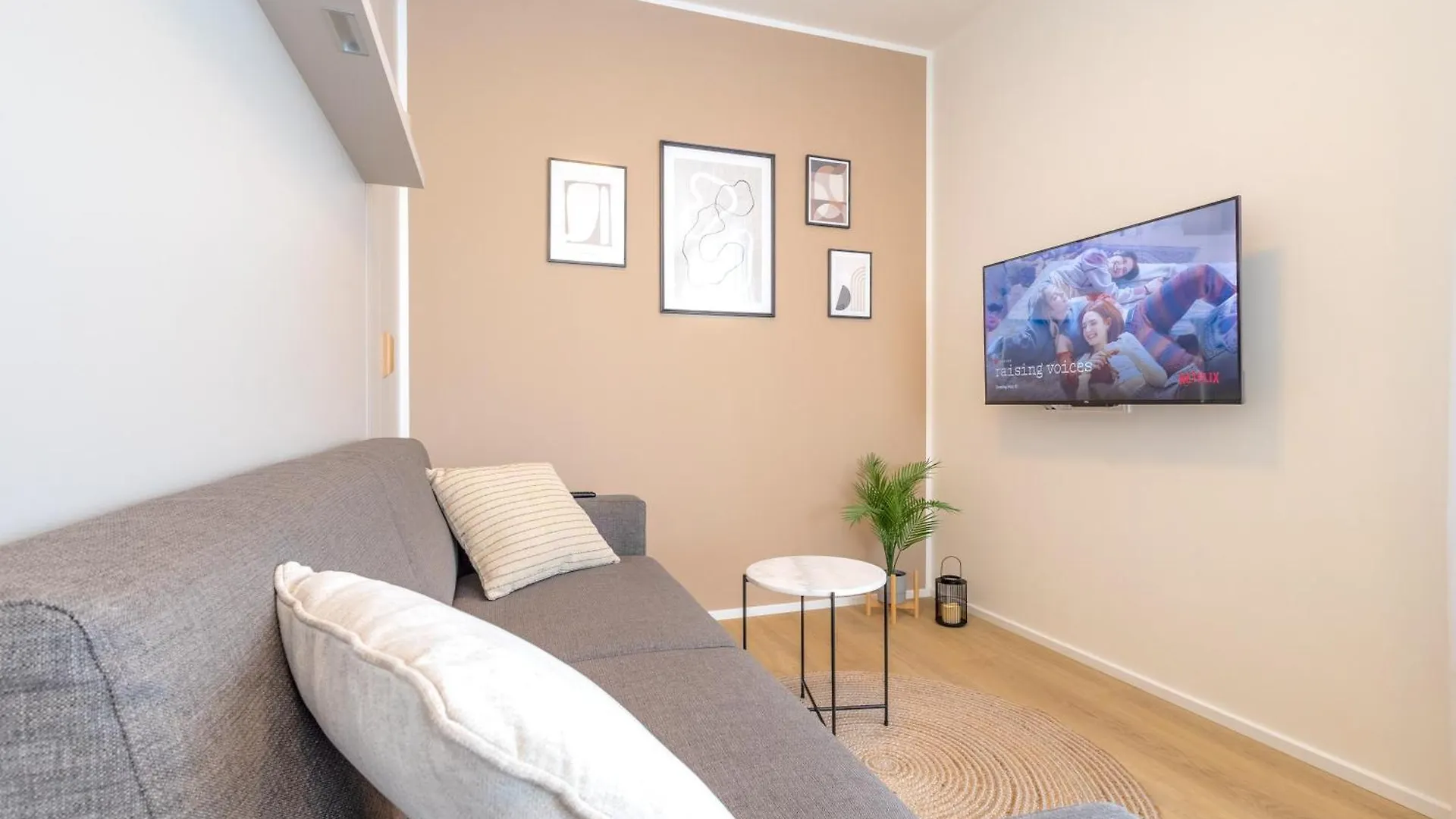 Bright 2Br - 5Th Floor, Balcony, Free Parking By Gravity Prague Διαμέρισμα 0*,