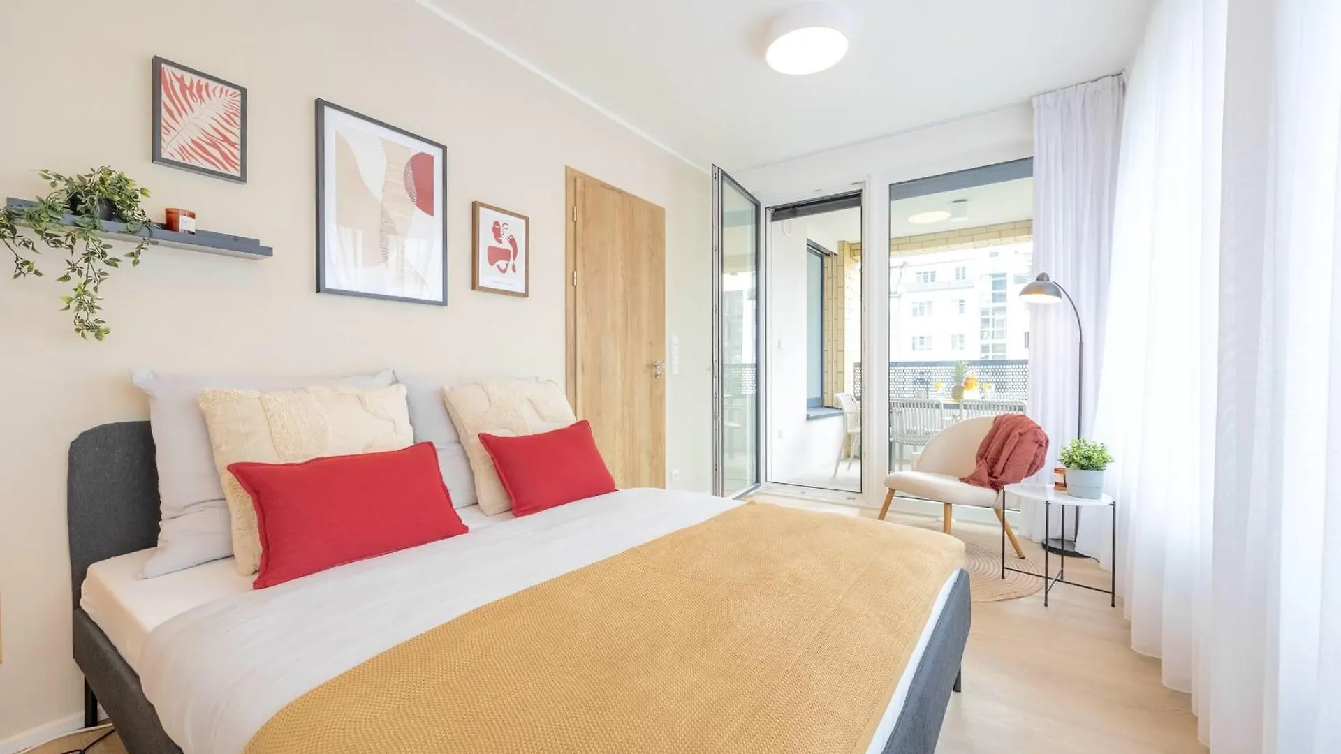 Bright 2Br - 5Th Floor, Balcony, Free Parking By Gravity Prague Διαμέρισμα