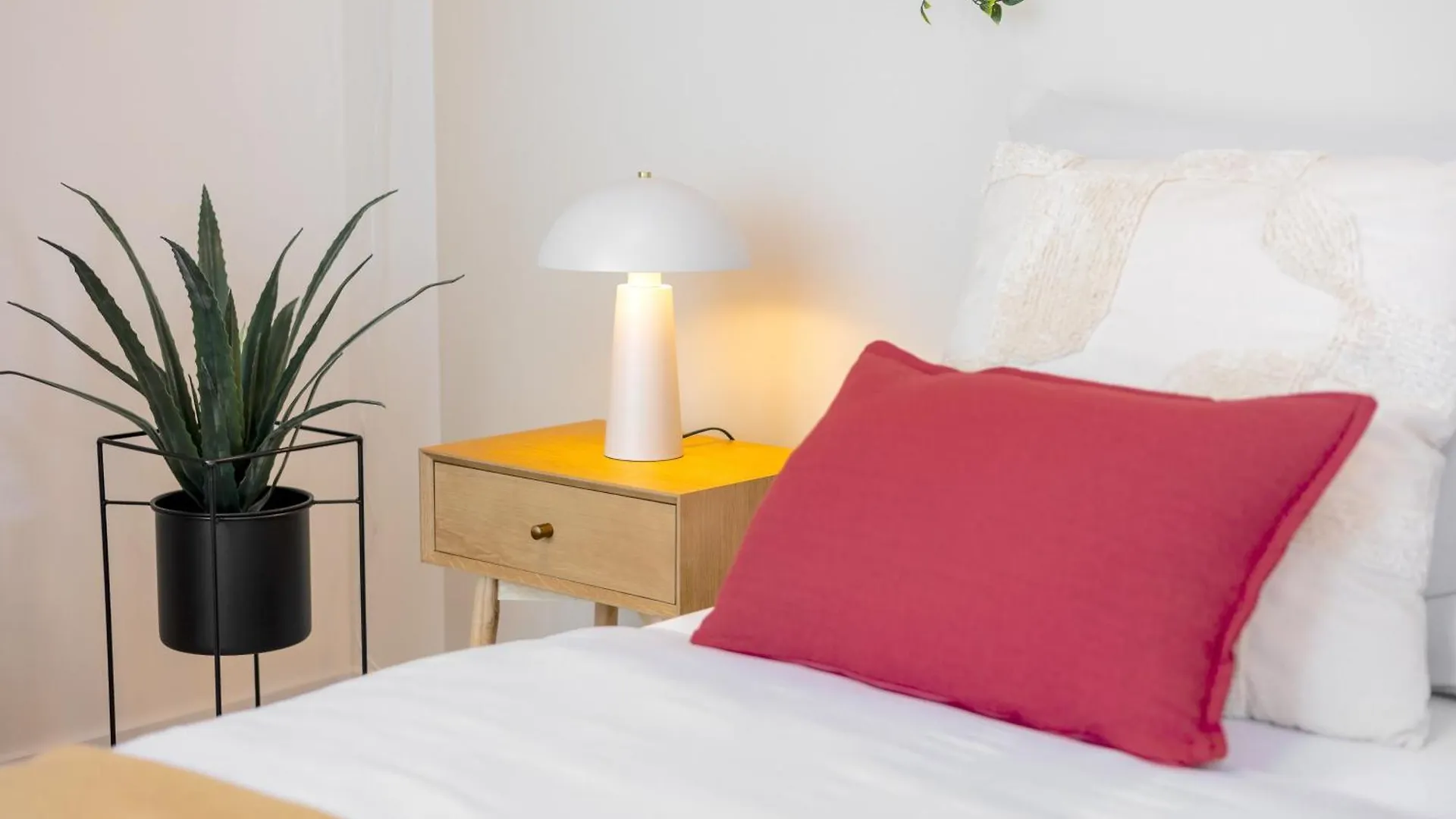 Bright 2Br - 5Th Floor, Balcony, Free Parking By Gravity Prague Διαμέρισμα